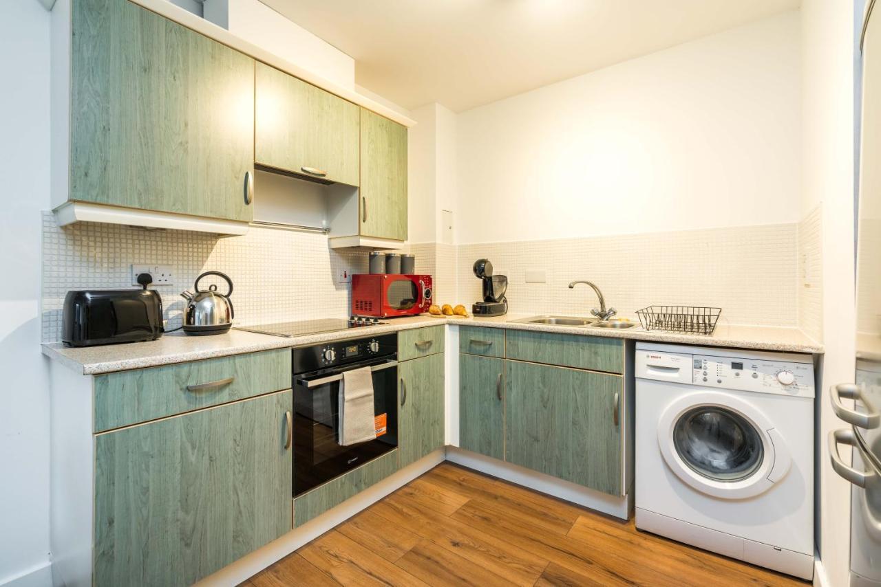 Fast Internet One Bedroom Apartment In Greater London, Id Required Exteriör bild