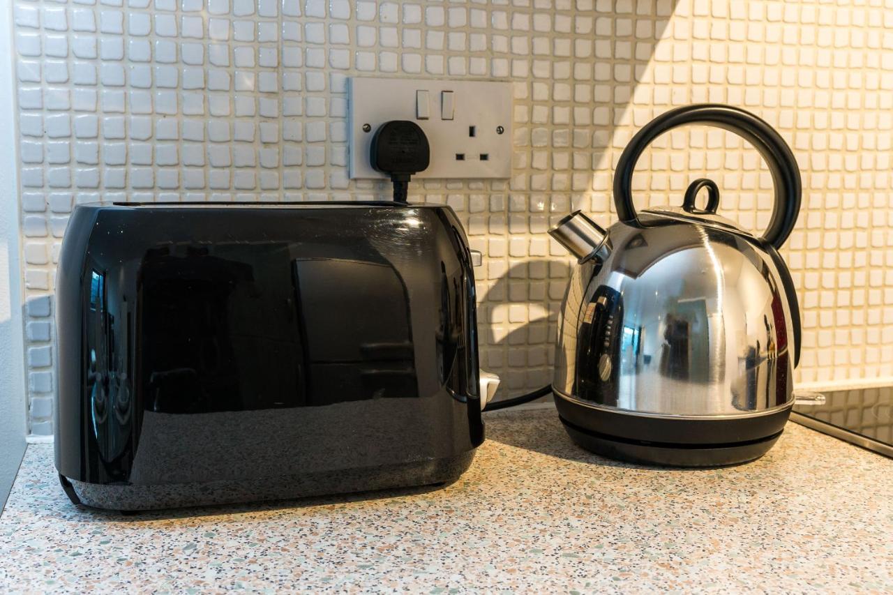 Fast Internet One Bedroom Apartment In Greater London, Id Required Exteriör bild